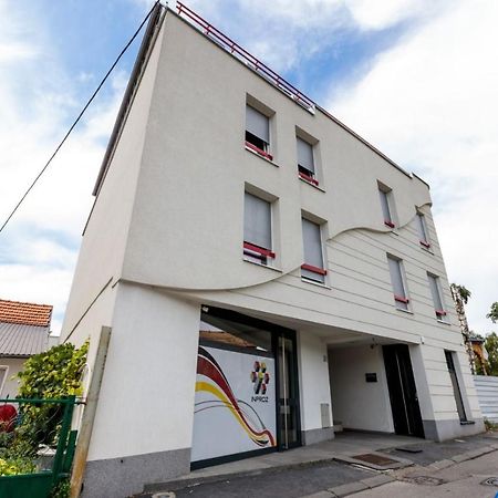 Apartman Skver Τούζλα Εξωτερικό φωτογραφία