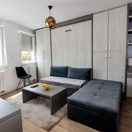Apartman Skver Τούζλα Εξωτερικό φωτογραφία