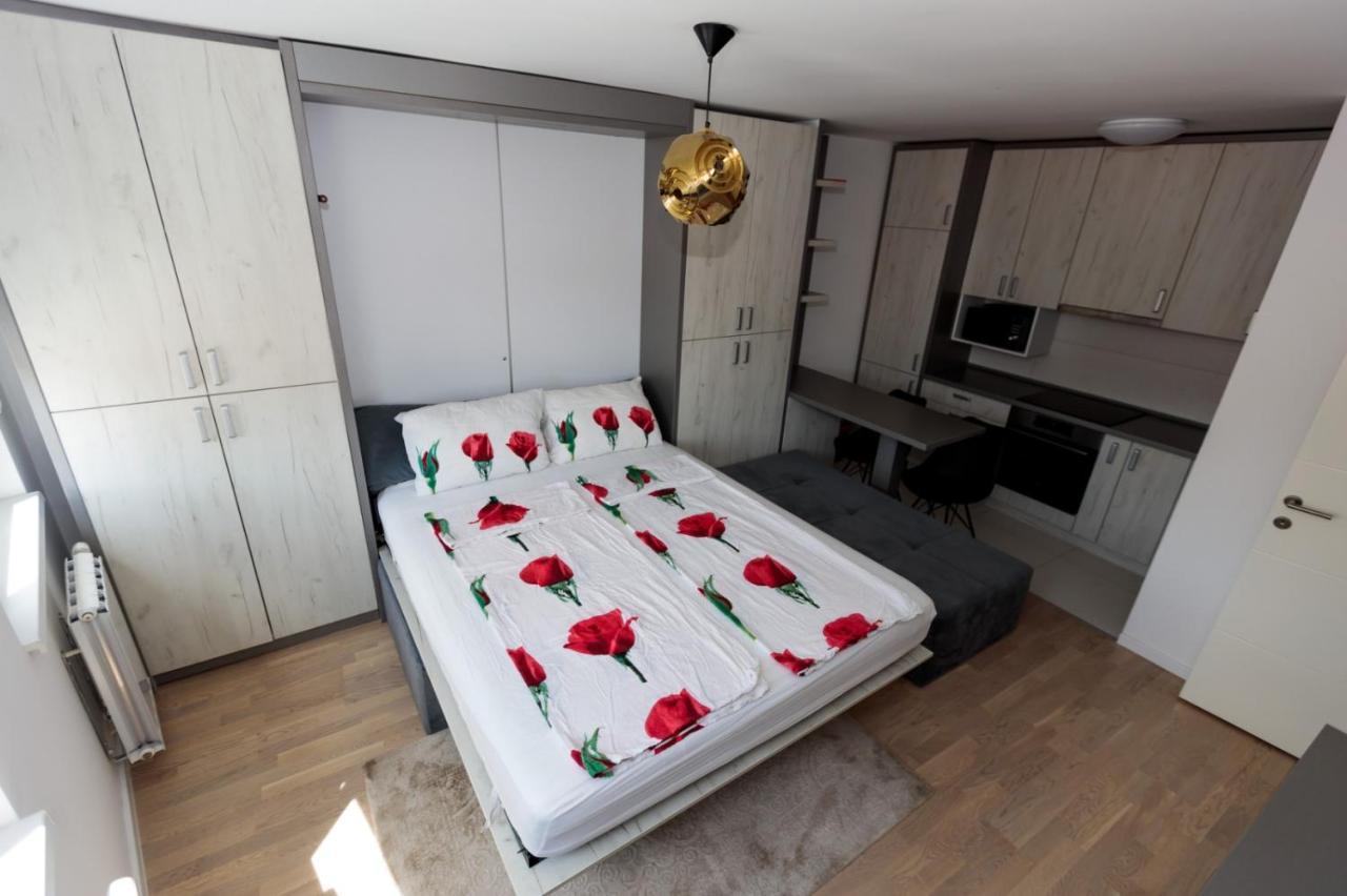 Apartman Skver Τούζλα Εξωτερικό φωτογραφία