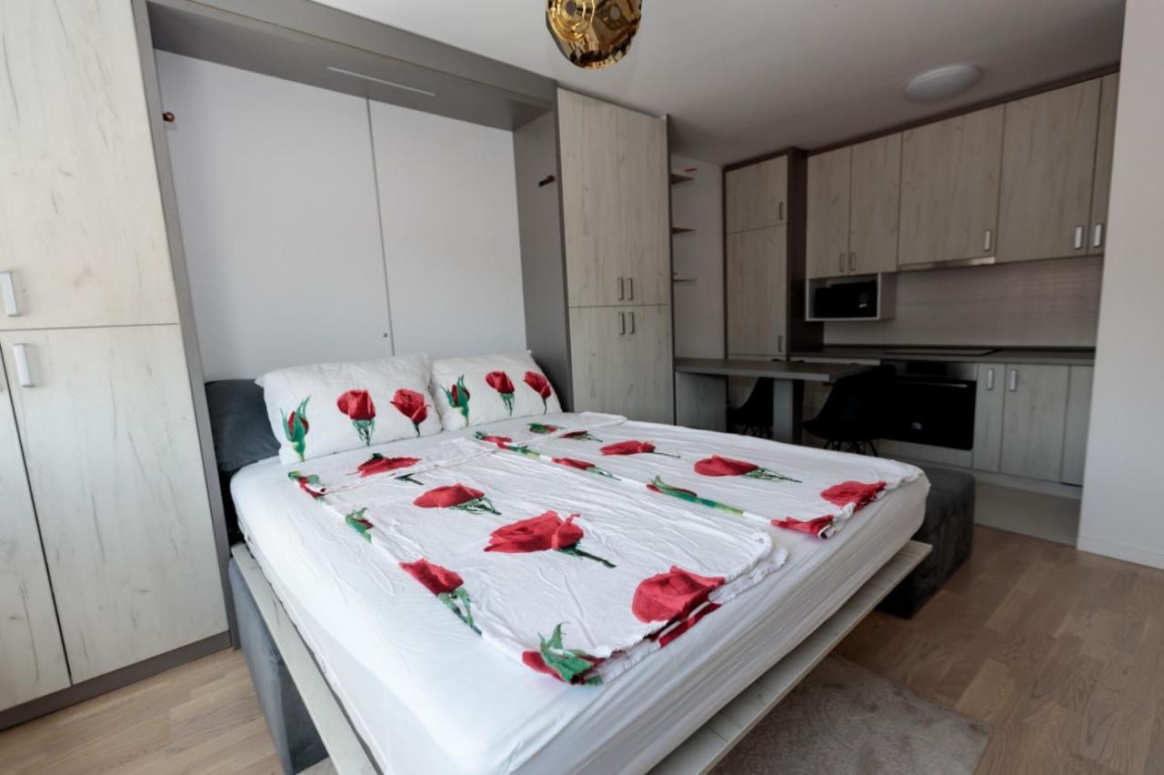 Apartman Skver Τούζλα Εξωτερικό φωτογραφία